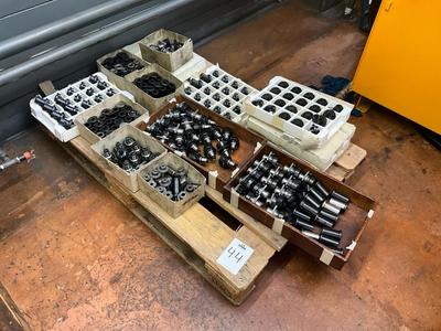 Immagine panoramica di various Toolholders and grinding heads